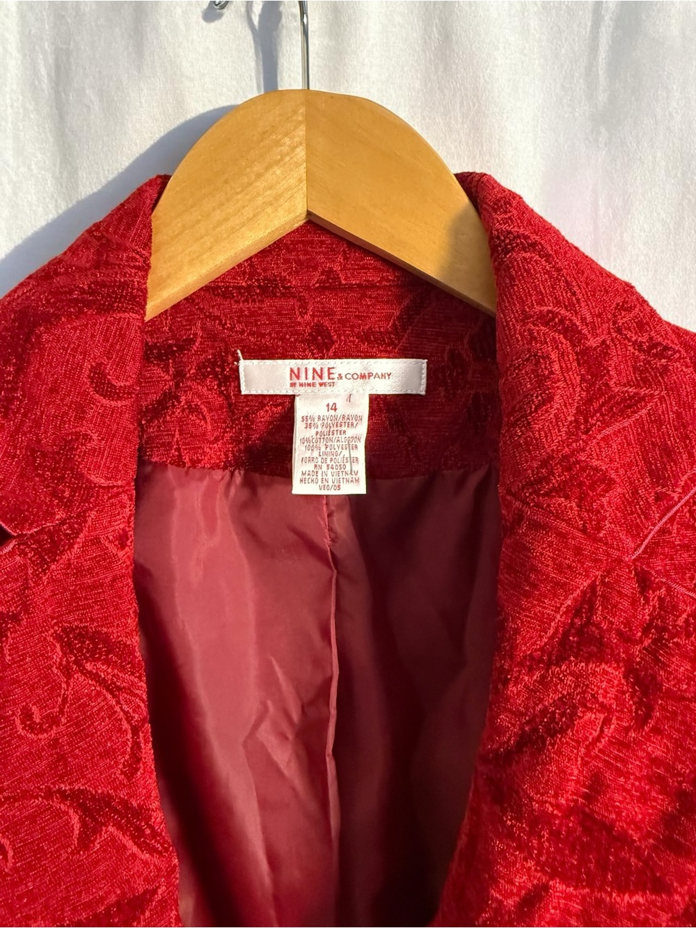 Nine West Red Velvet Tapestry Cropped Blazer - Picture 2 of 8